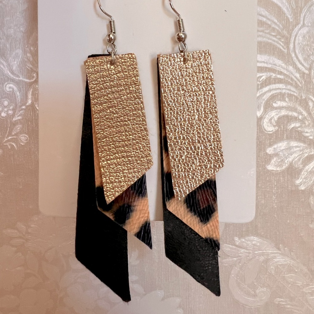💎Buy 2 Save 10% 💎 Womens handmade faux leather cheetah print earrings